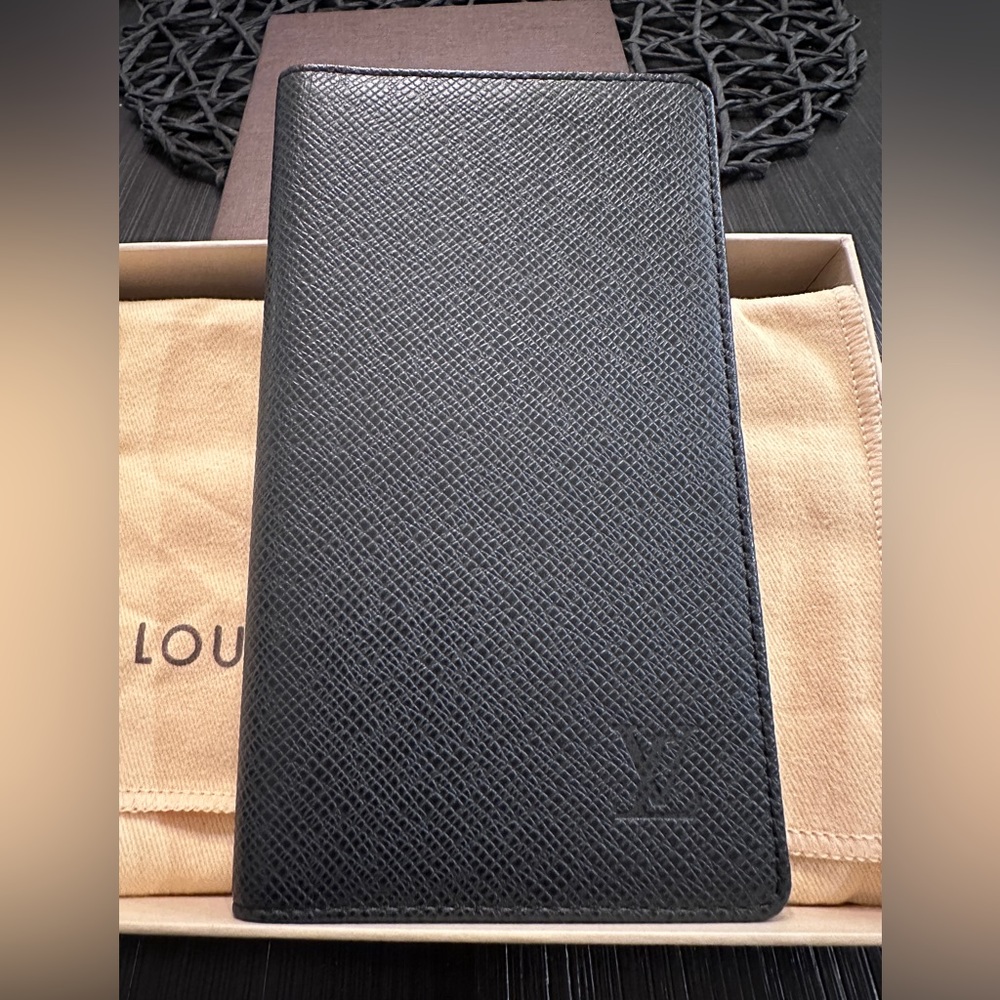 Louis Vuitton Taiga Leather Wallet